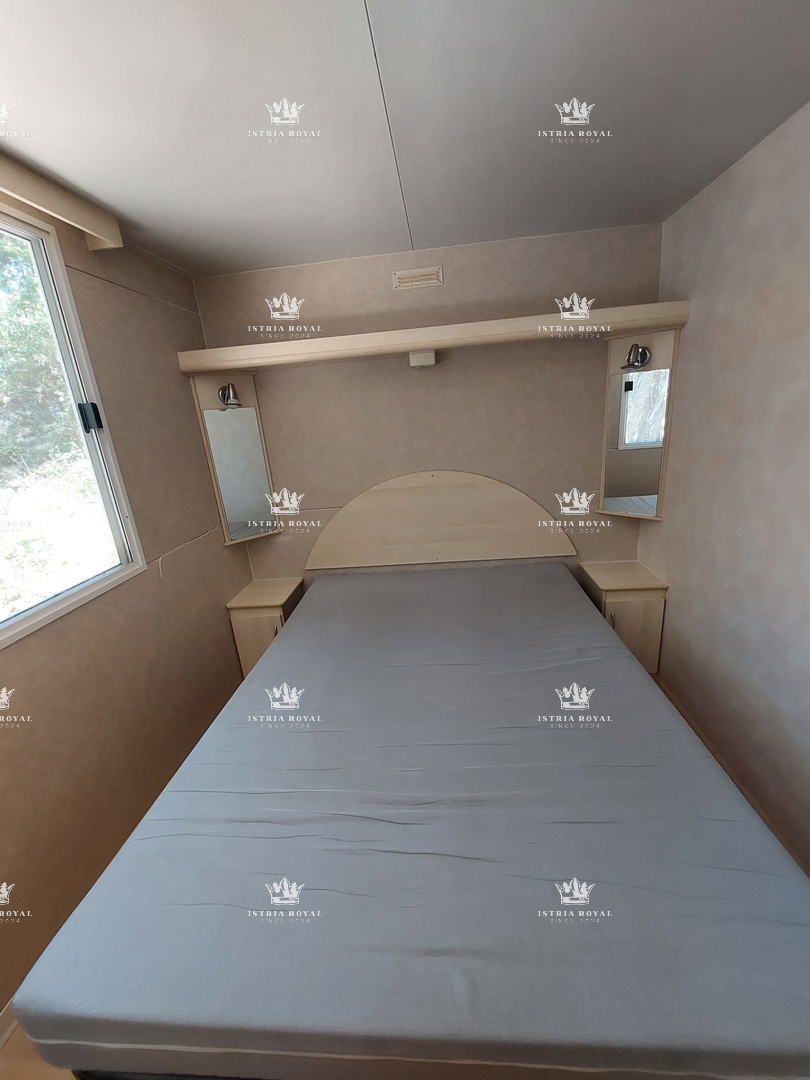 Due lotti arredati con case mobili – a 30 secondi dalla spiaggia – investimento di prima qualità in Istria